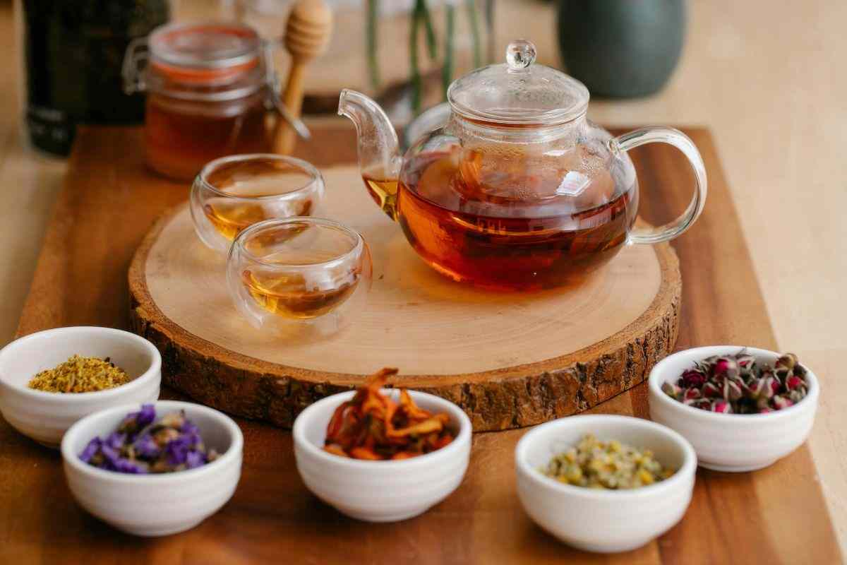 bevi queste tre tisane per sgonfiarti e vare la pancia piatta